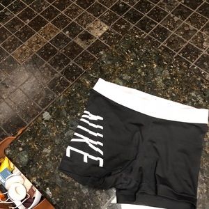 Nike Dri~Fit size med